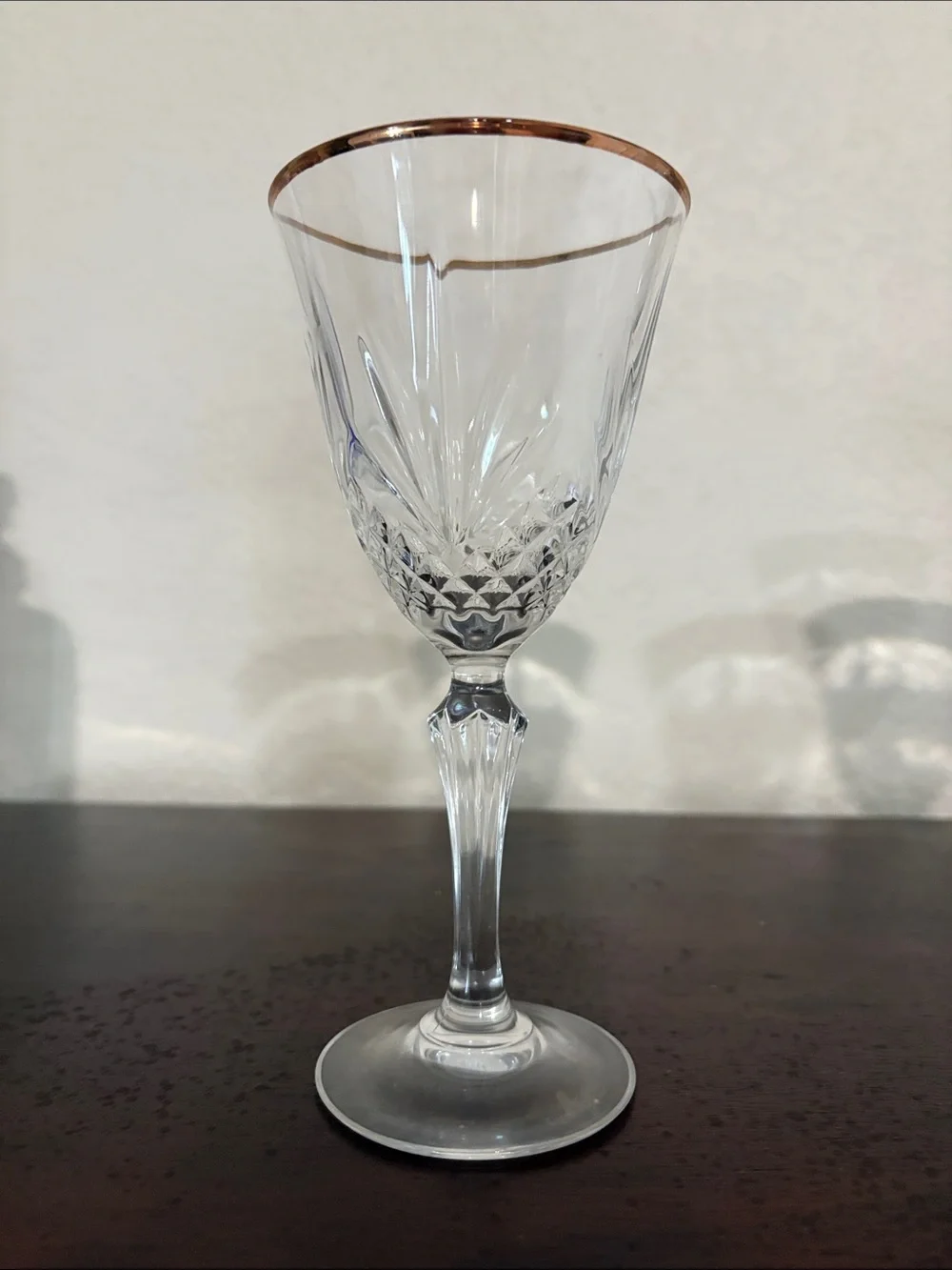 Crystal Wine Glass with Gold Rim - Elegant Clear Goblet. Set of 8